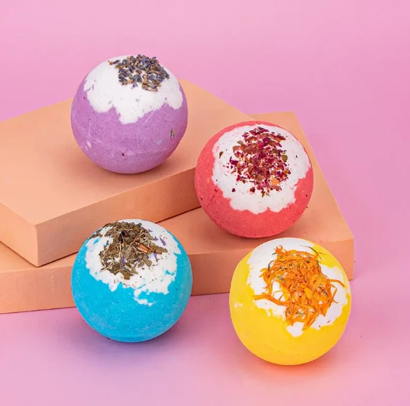 Bom mandi dengan kelopak bunga