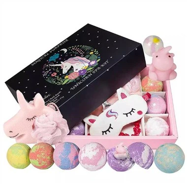 Anak -anak mengejutkan bom mandi dengan mainan unicorn di dalam
