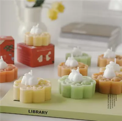 Festival Pertengahan Musim Gugur Kue Bulan Lilin Beraroma Bentuk Kelinci Kelinci